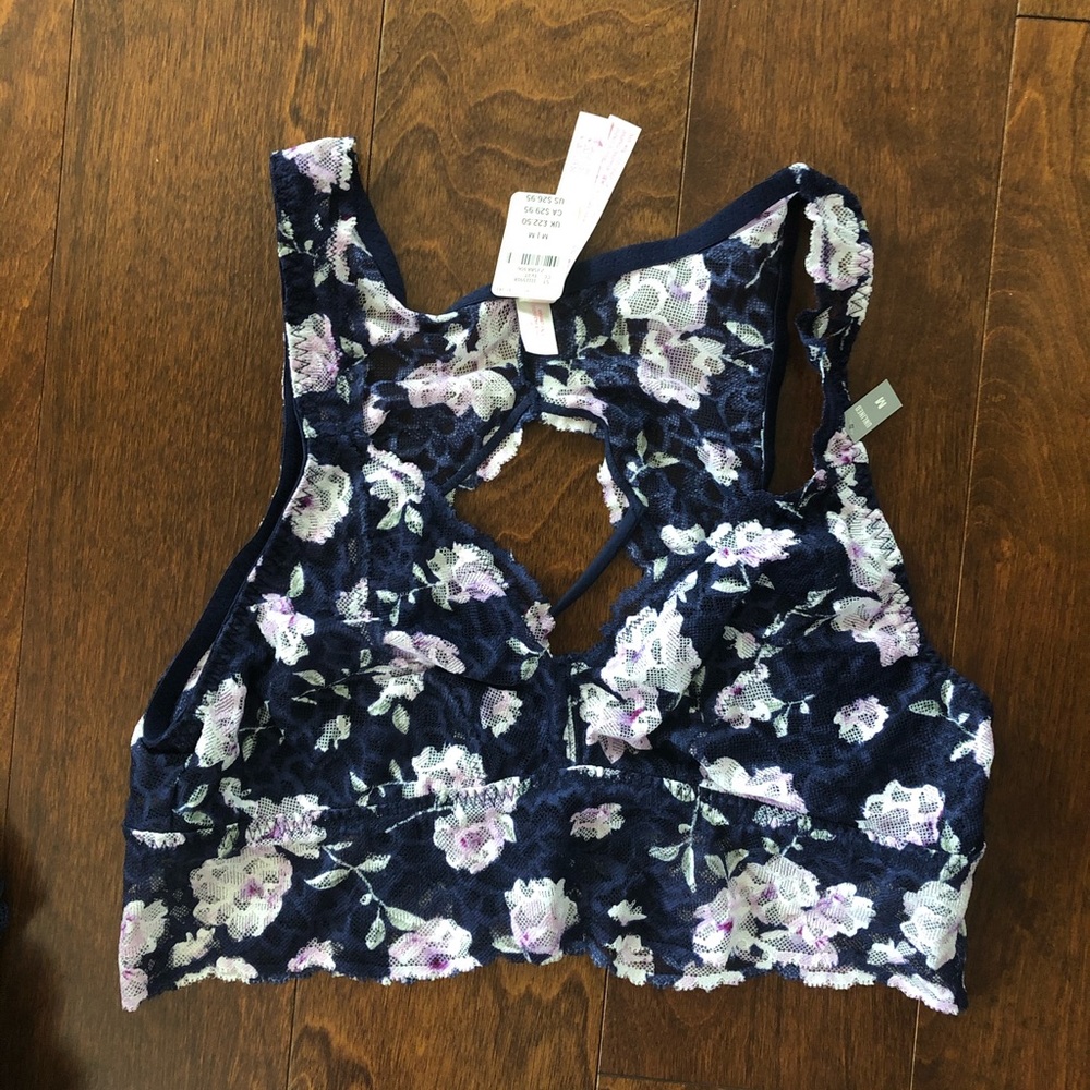 NEW PINK VICTORIA’S SECRET BRALETTE